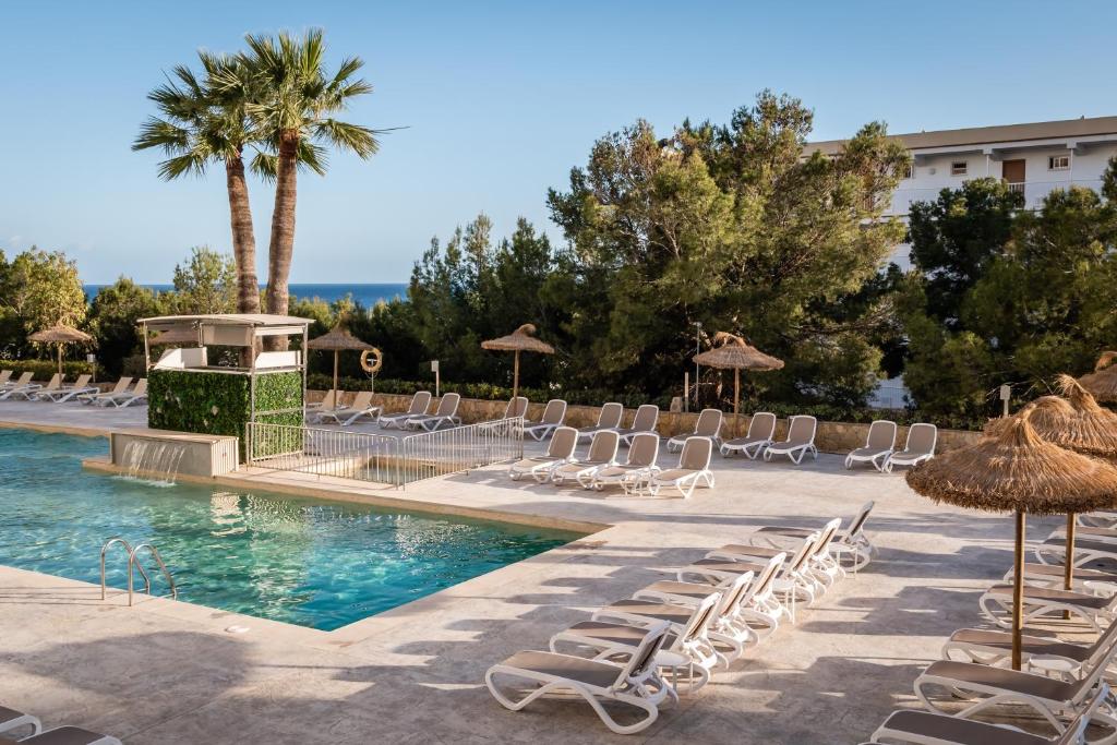 Apartamentos Vistasol — Swimming pool in Magaluf, Balearic Islands