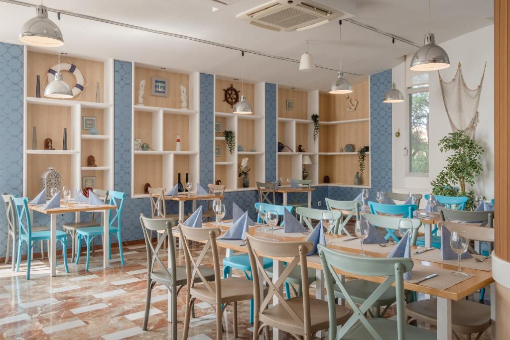 Apartamentos Vistasol — Restaurant & bars in Magaluf, Balearic Islands