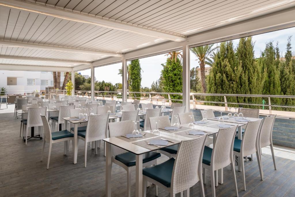 Apartamentos Vistasol — Restaurant & bars in Magaluf, Balearic Islands