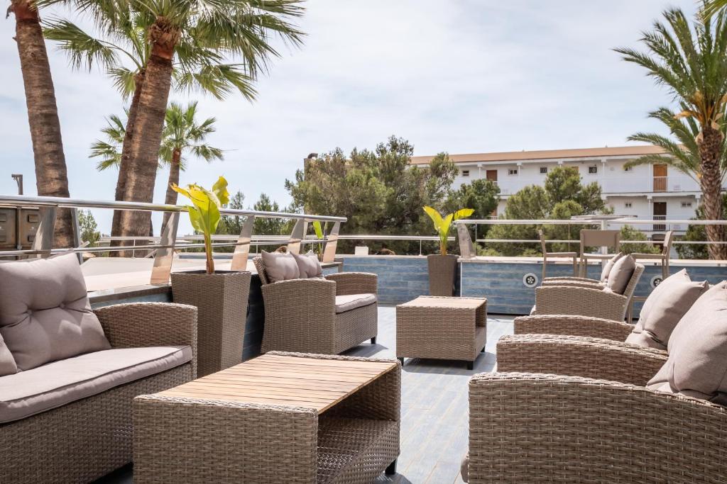 Apartamentos Vistasol — Restaurant & bars in Magaluf, Balearic Islands