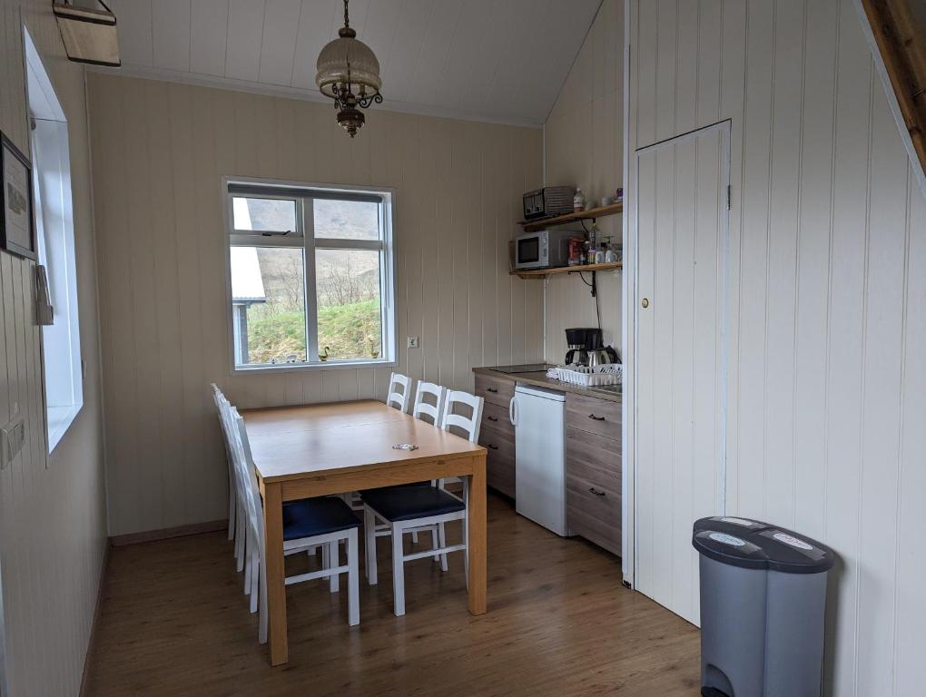 Kitchen, Vik Hostel in Vik i Myrdal