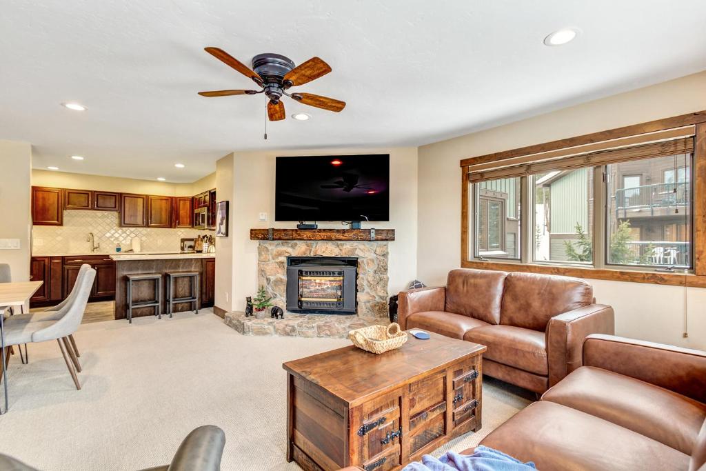 Mountain View Easy - Woods Manor A201 by Great Western Lodging, Breckenridge