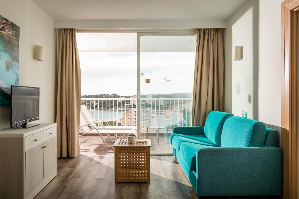 Apartamentos Vistasol — Hotel rooms in Magaluf, Balearic Islands