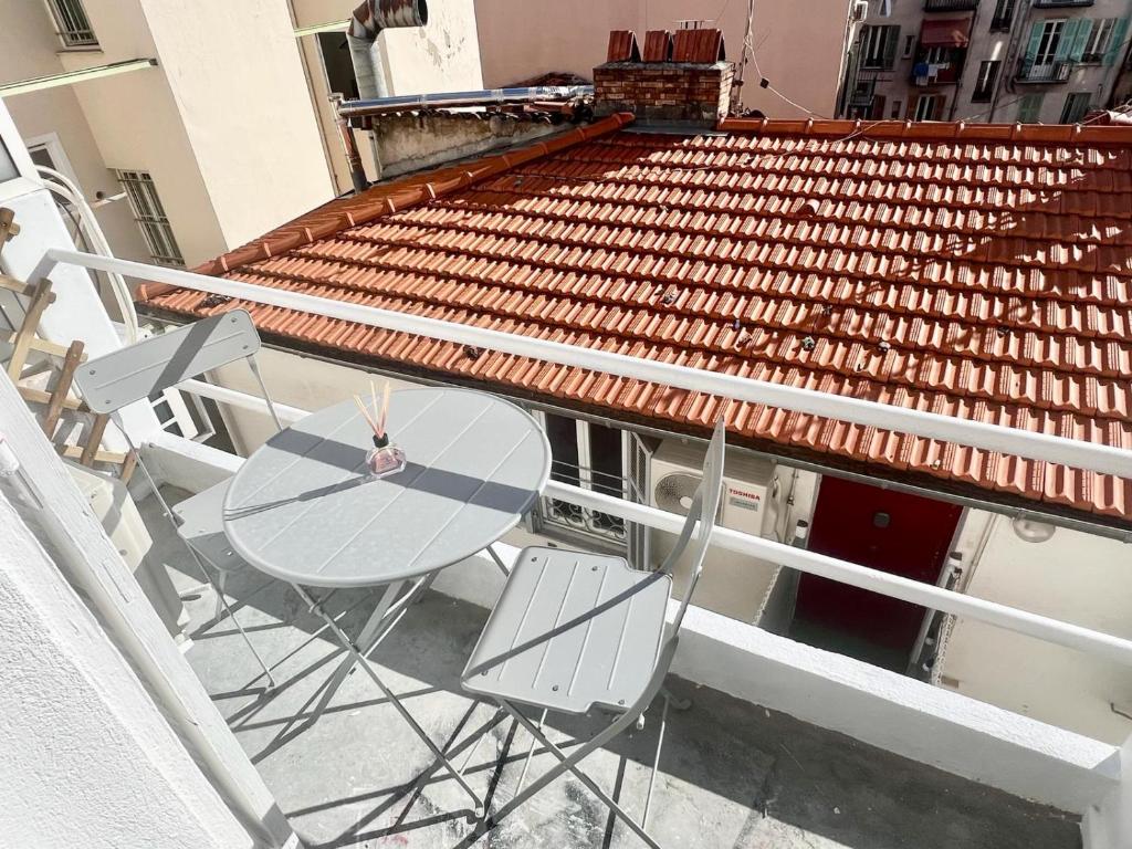 Studio Moderne Rénové avec balcon - 3