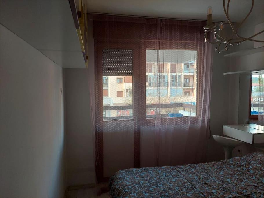 Modern 1-bedroom condo with free parking & fast WiFi - 5