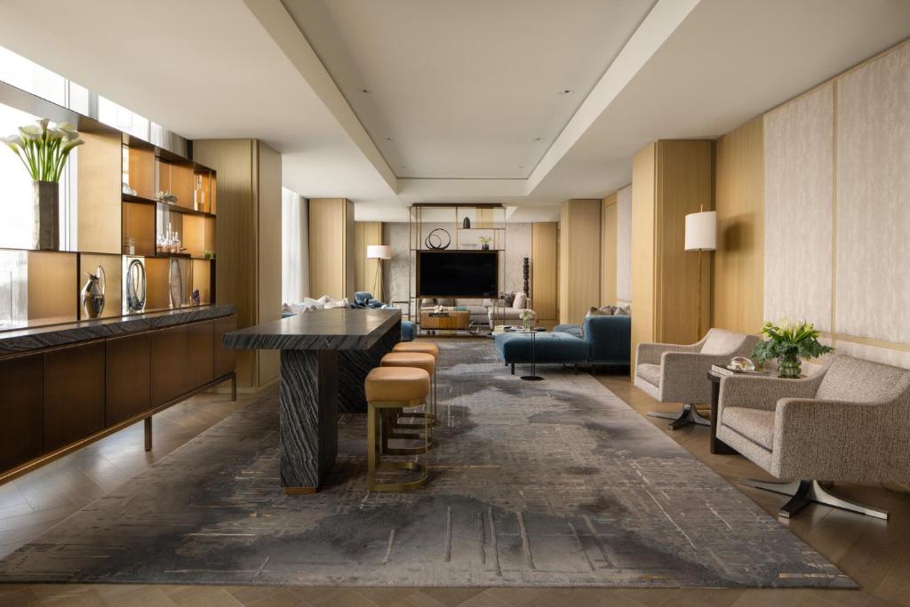 Shared lounge/TV area