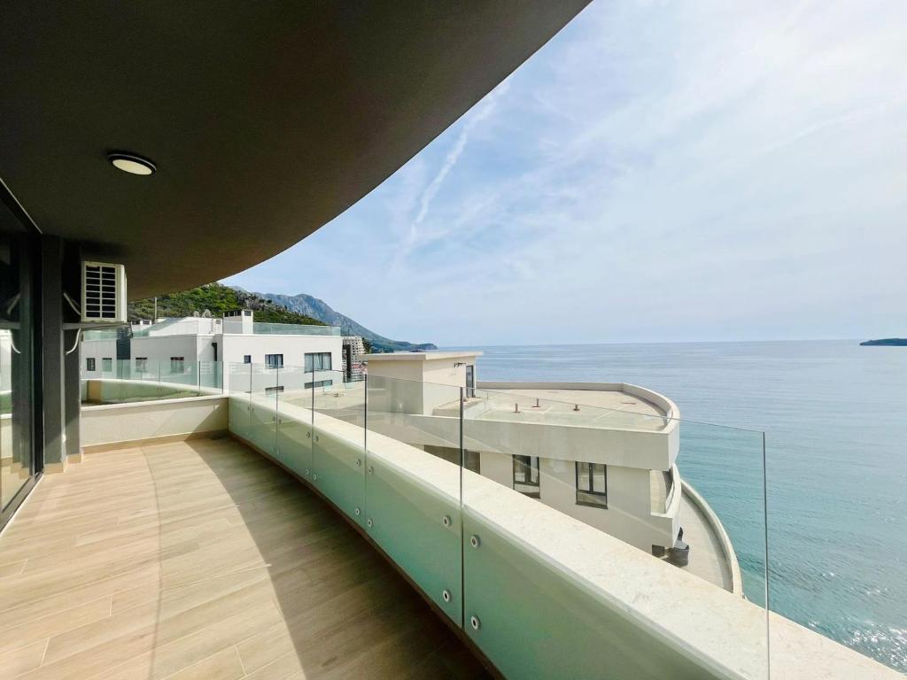 Rafailovici Beachfront Apartment - 3