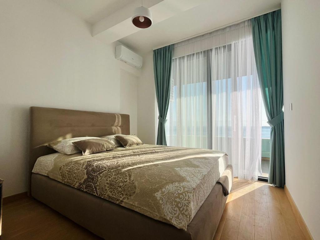 Rafailovici Beachfront Apartment, Budva