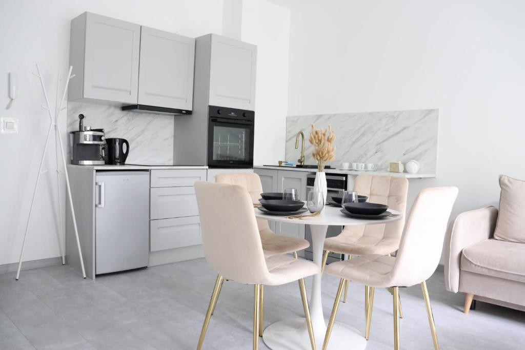 Alice Apartament, Hlivice