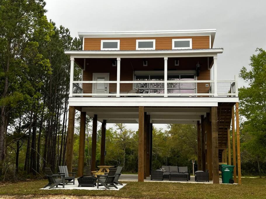 The Clermont at Clermont Bay, Clermont Harbor