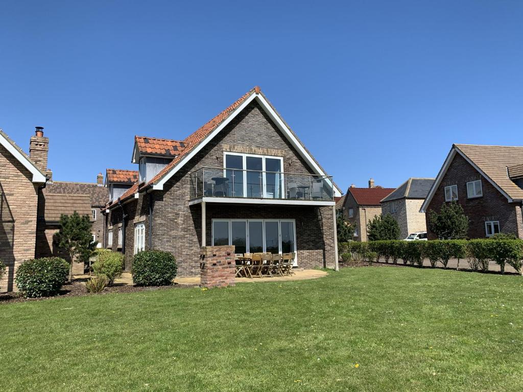 Bempton View at The Bay Filey, sleeps 10, and 2 dogs welcome for free too!, Filey