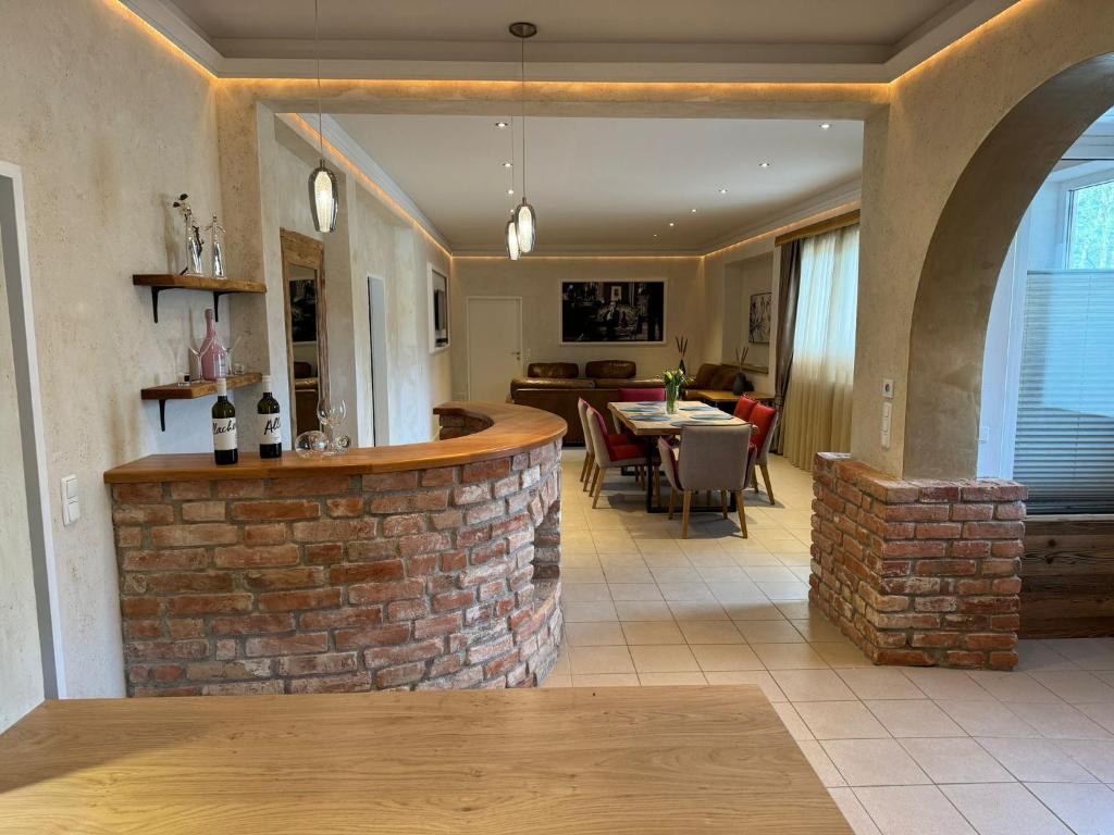 Albrecht Apartments - 4