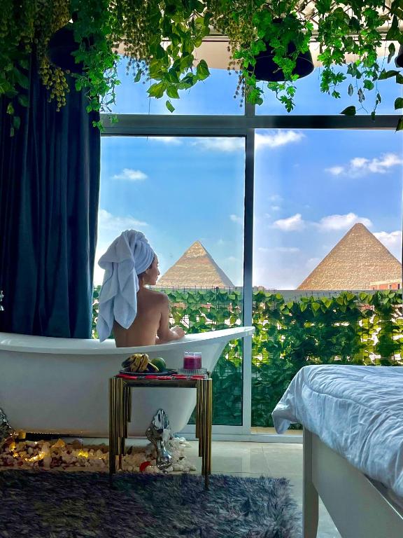 Jacuzzi pyramids view, Cairo