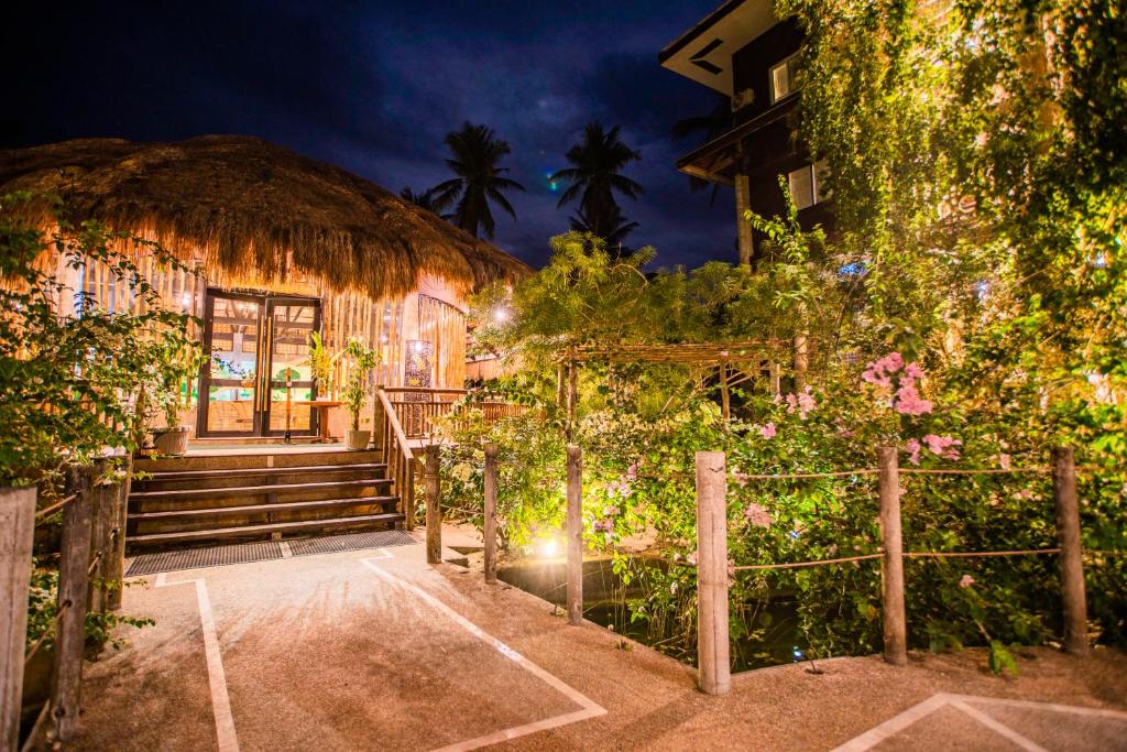 Restaurant, CLUB AGUTAYA in Palawan