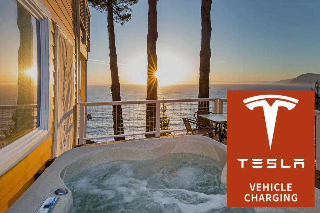 Breathtaking Oceanview! by OceanviewHotTubs Monthly Minimum, Shelter Cove