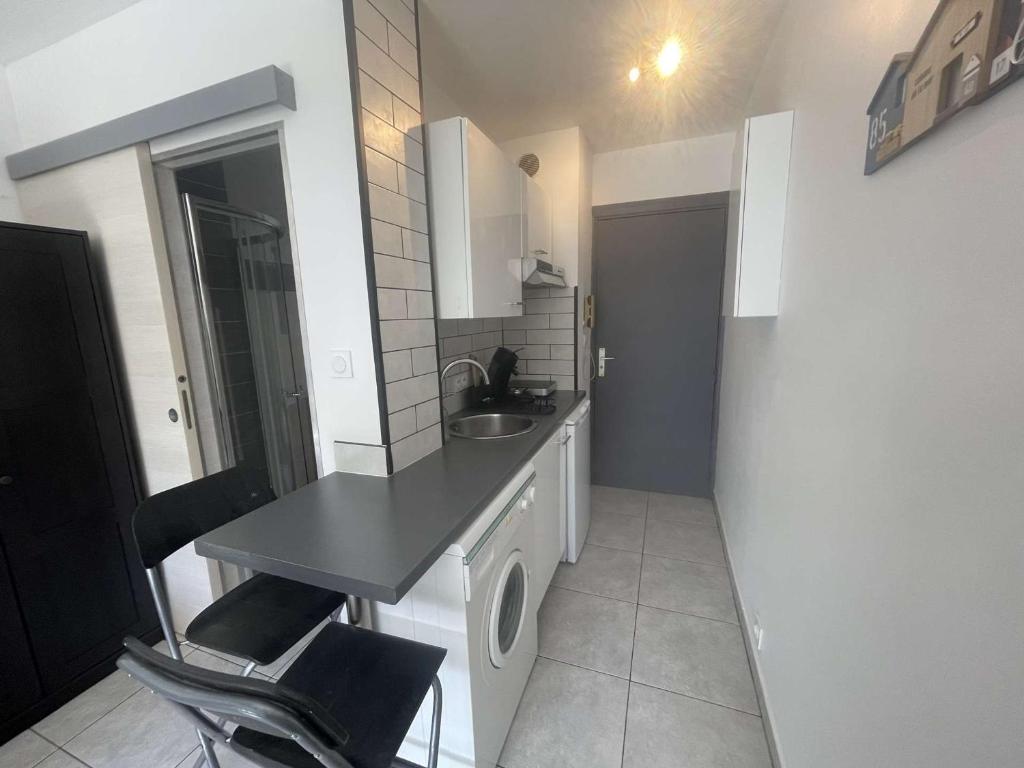 Studio bord de mer La Favière avec parking privatif - FR-1-308-196 - 2