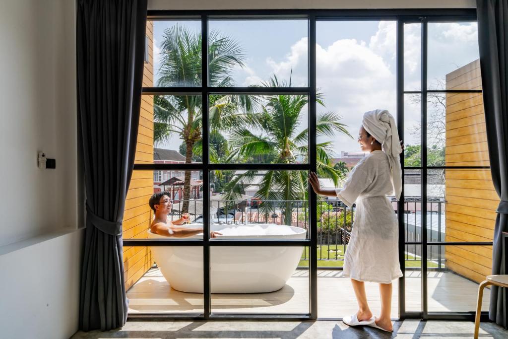 북 어 베드 포스텔 앞에서 열리는 인디 나이트마켓