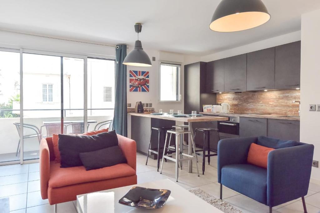 Modern apartment with swimming pool - 1