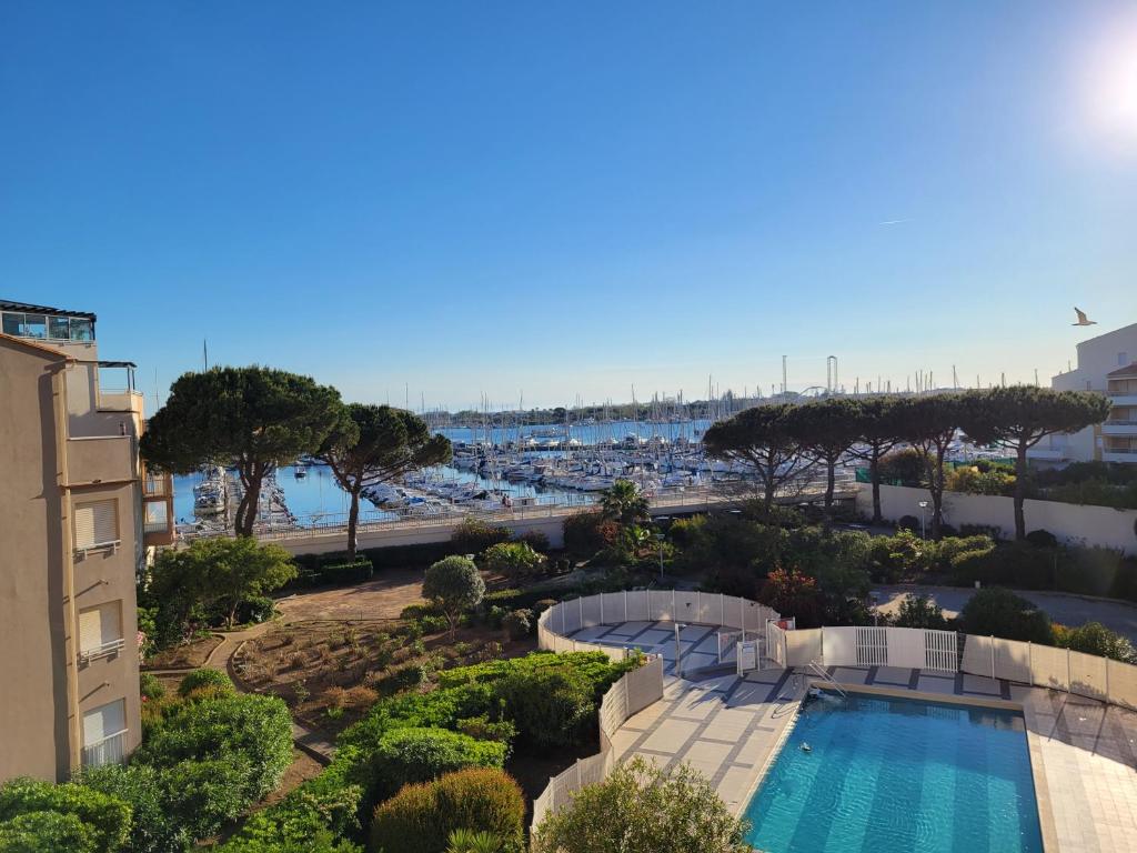 Studio-2 Personnes-Résidence Le Pharo, Vue Piscine Port - 2