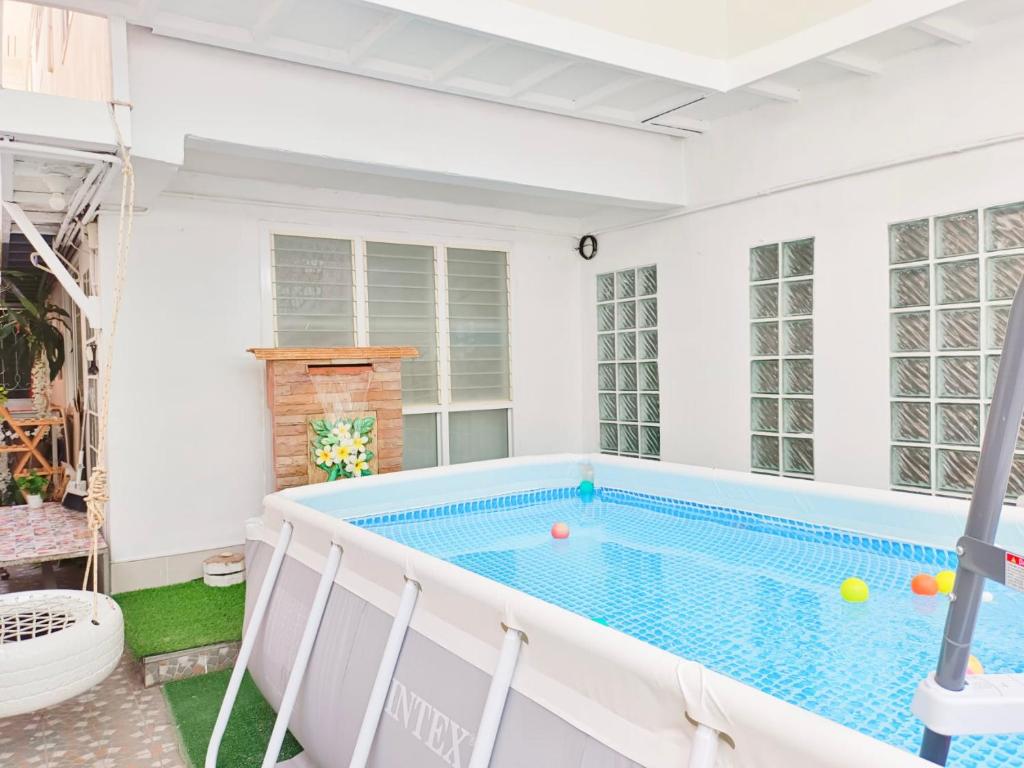 Getaway Villa Bangkok-4 Bedroom, 6 Beds and 5 bath