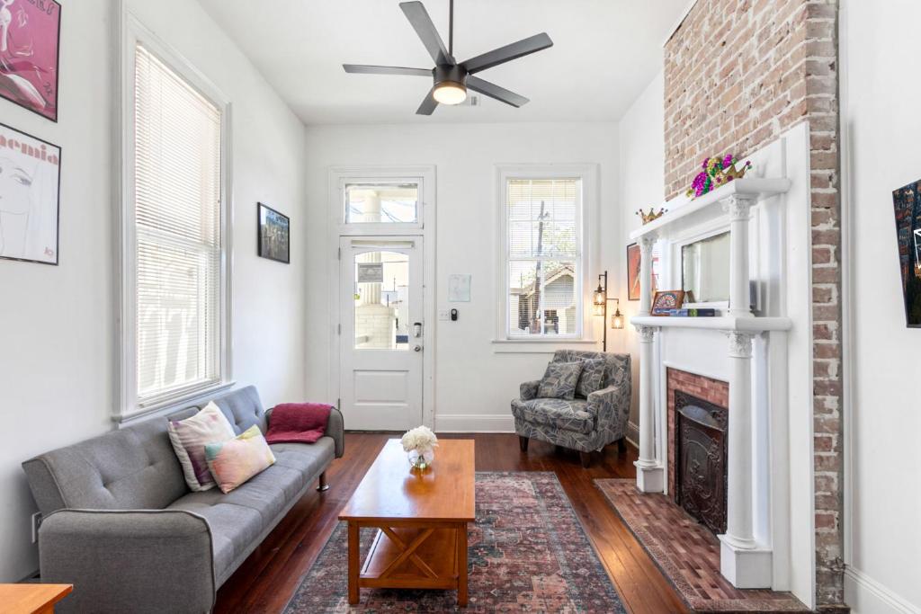 Private 2BR Condo in Uptown by Hosteeva, New Orleans