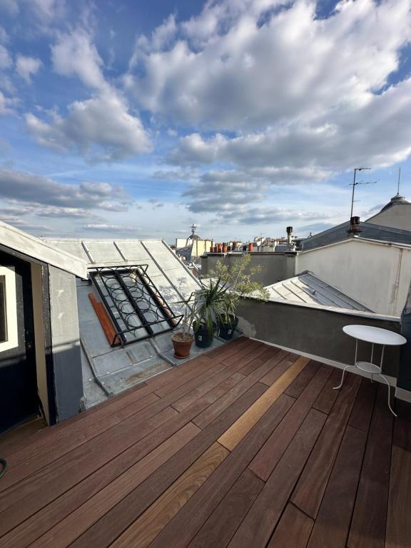 Pretty Parisian Penthouse - 3