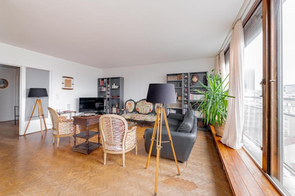 NEW - 3 bedroom flat with Eiffel Tower view - 3