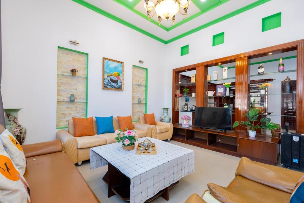 Villa Hồ Bơi 47 – Gần Biển Bãi Sau – Phòng Khách Có Máy Lạnh