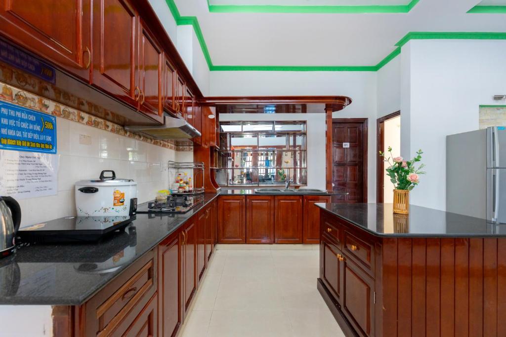 Villa Hồ Bơi 47 – Gần Biển Bãi Sau – Phòng Khách Có Máy Lạnh