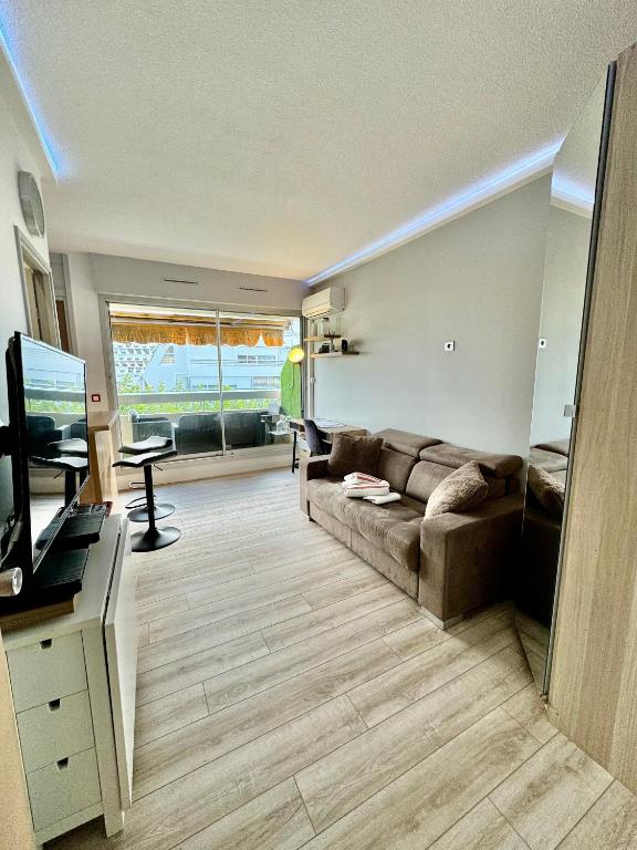 Appartement centre ville - Accès piscine - 300M de la plage - 2