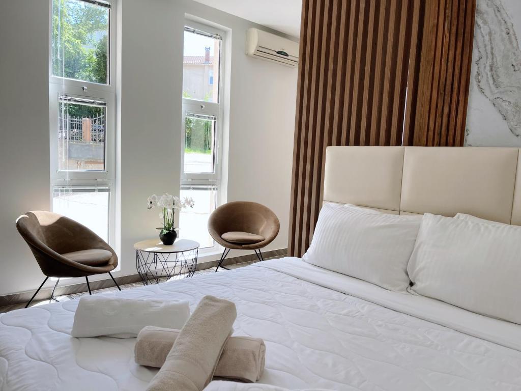 Guest House Koliqi - Hotel & Apartments - 1