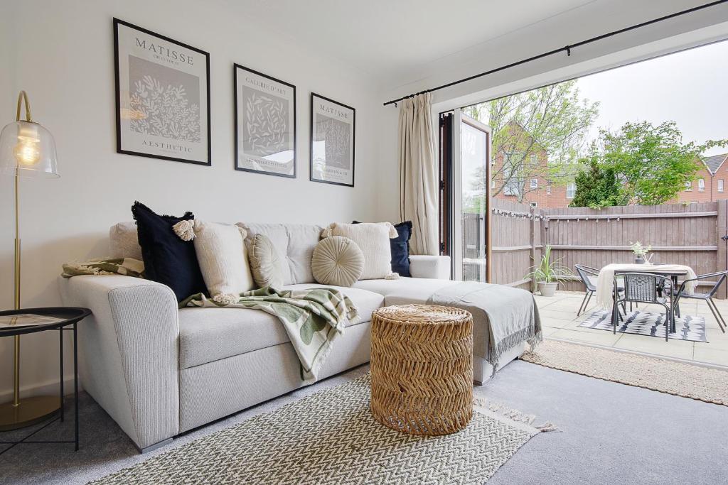 Seapoint coastal retreat in Poole near Sandbanks - pet-friendly accommodation