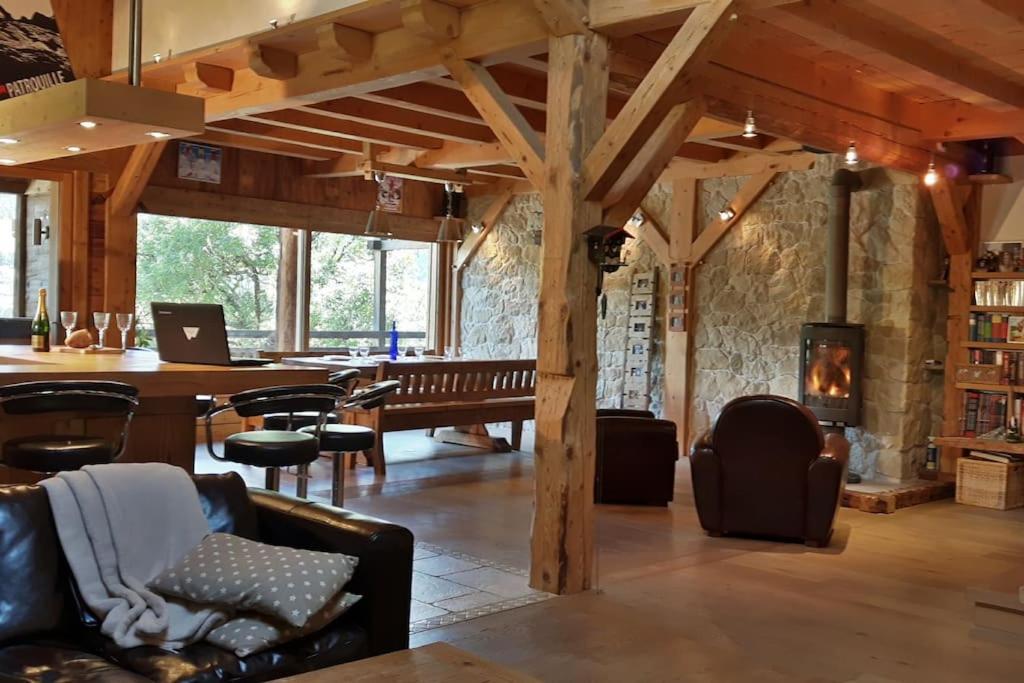 2 spacieux appartements dans une ferme rénovée face au MontBlanc - 1