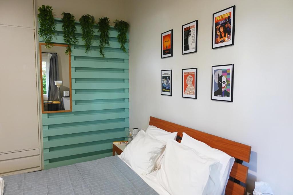 Under the Palms, Nikósie