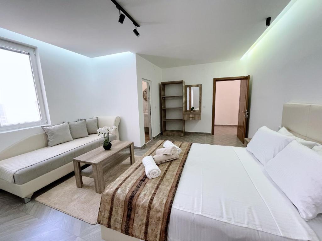 Guest House Koliqi - Hotel & Apartments - 4