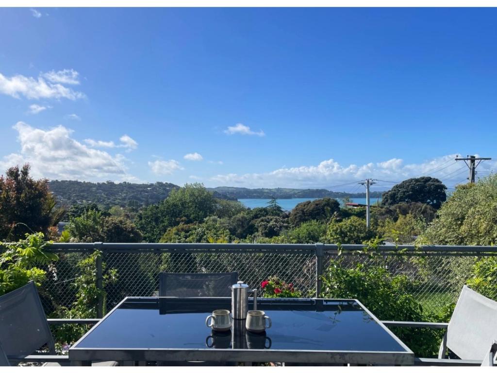 Oneroa 5 Star Views and Location I - Waiheke Escapes, Blackpool