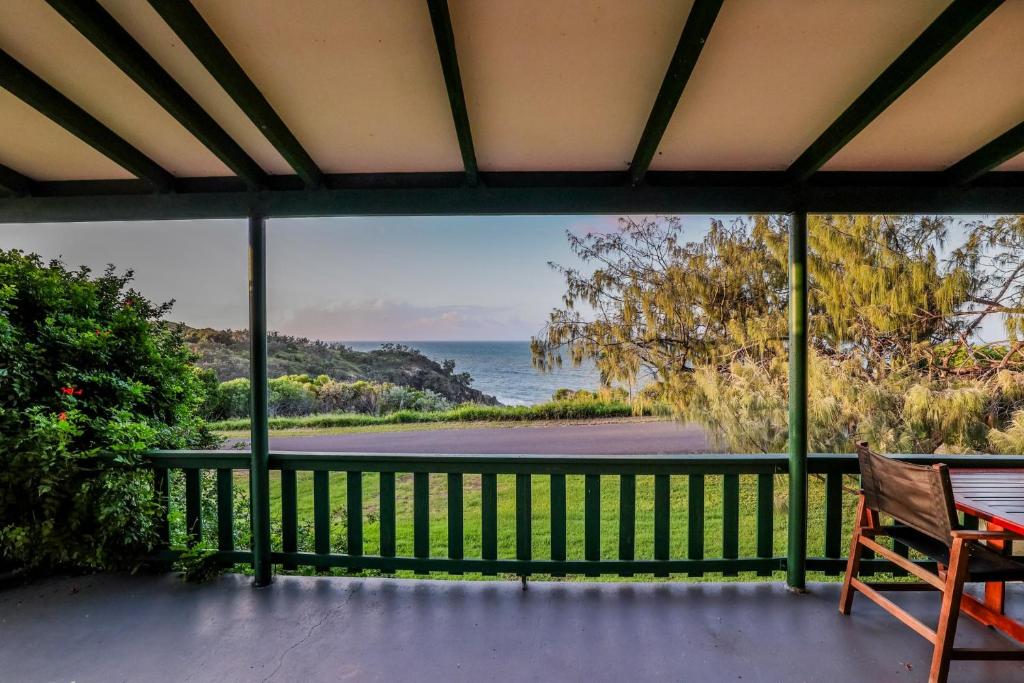 Endeavour - Rustic Two-Bedroom Home With Stunning Ocean & 1770 Headland Views, Seventeen Seventy