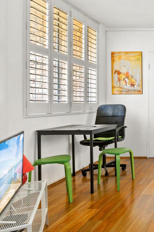 Convenient Studio in Trendy Inner-City Suburb, Sydney