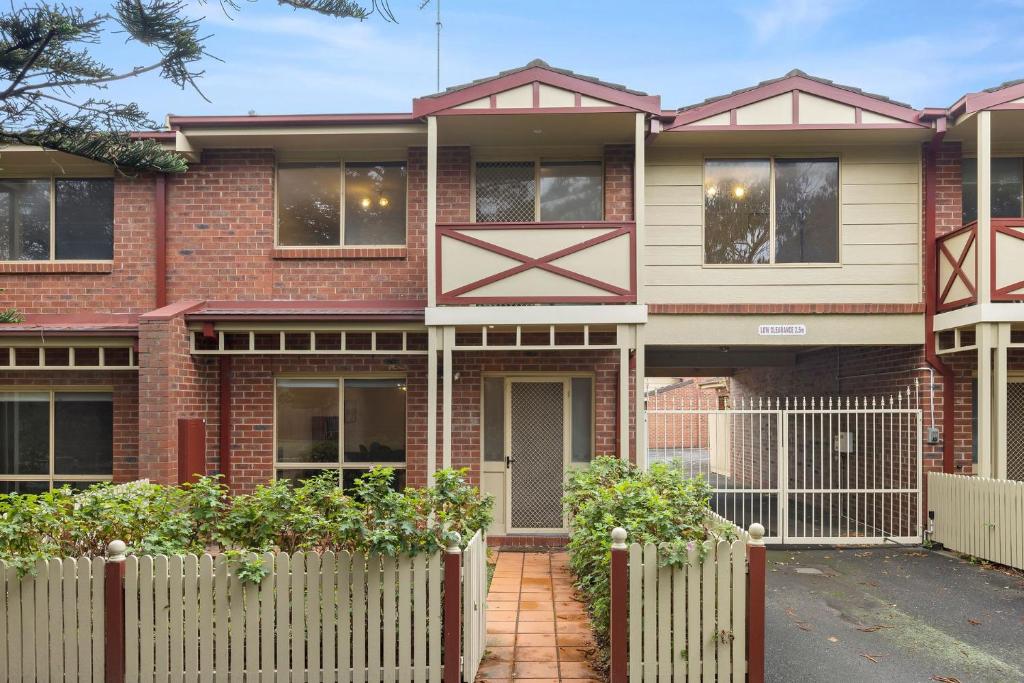 Simpson Getaway 2, Point Lonsdale