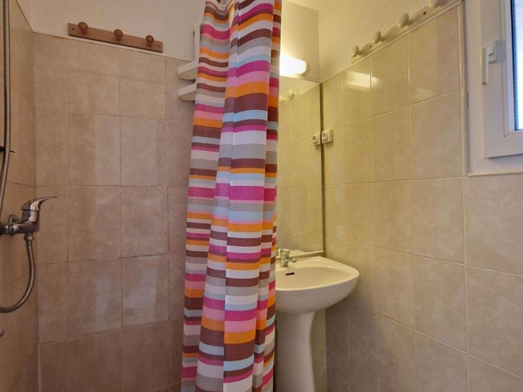 Studio Cabine avec Piscine, Terrasse et Parking, Proche Commodités - FR-1-387-206 - 4
