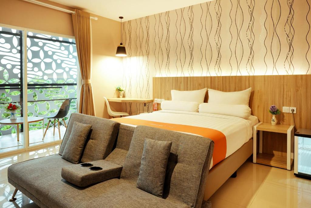 Front One Hotel Sragen