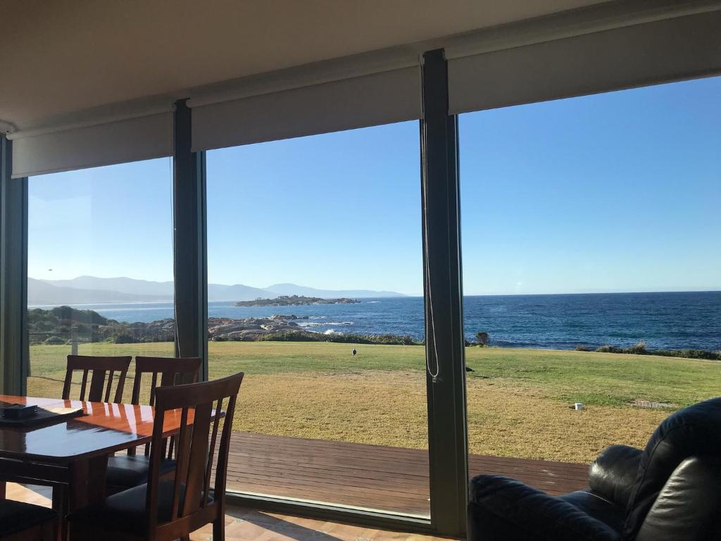 OceanFront - Absolute Waterfront, Bicheno