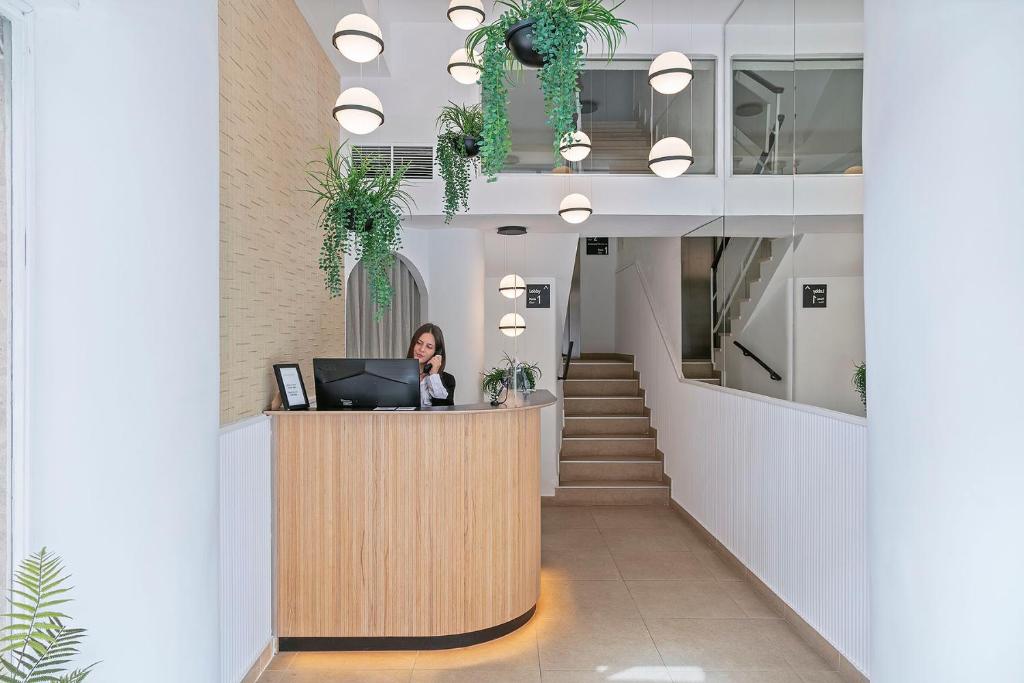 フロント・ロビー