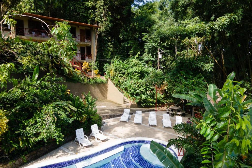 EcoCondo 5 in Secured Community Paradise w pool, Quepos