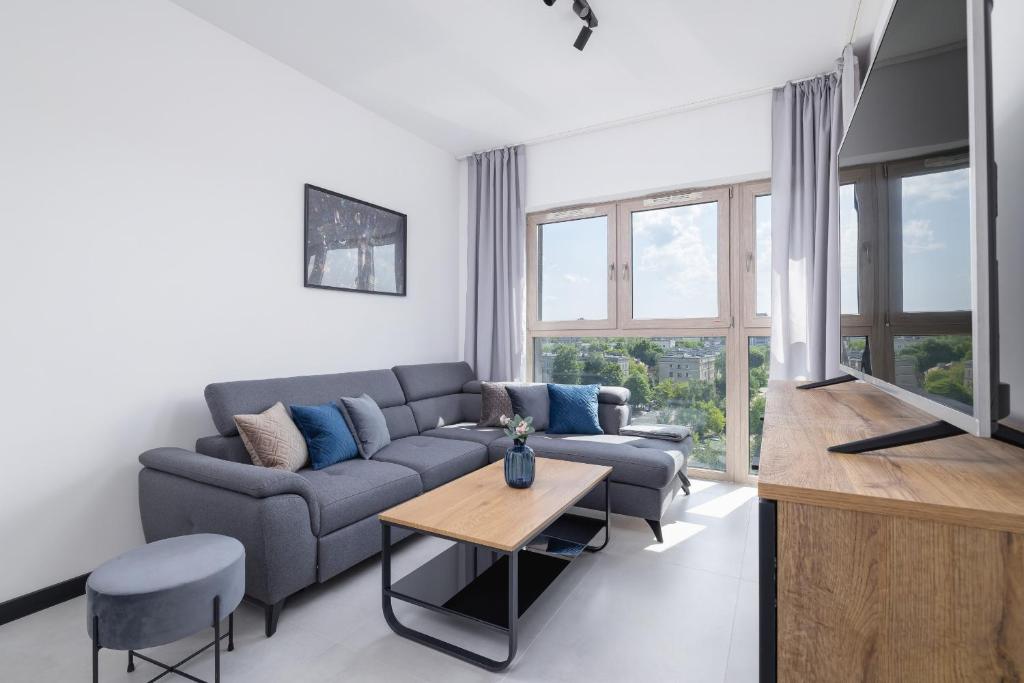 Charming Apartment with Parking in Katowice by Noclegi Renters, Katovice