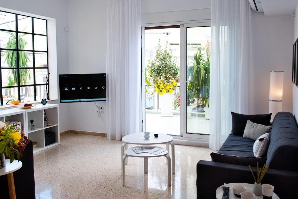 Gorgeous penthouse with green terrace /monastiraki, Athen