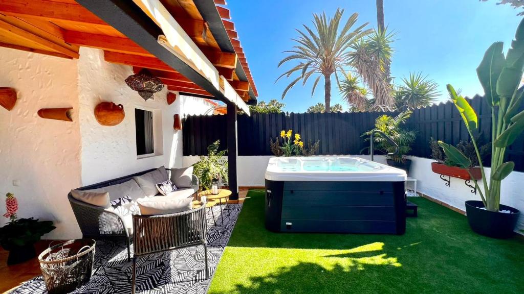 Oasis Beach Holiday Home with jacuzzi - 3