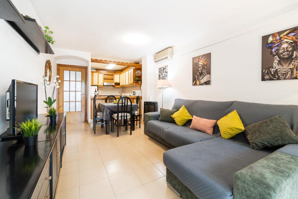 TuristMar - Amplio Apartamento en Salou con piscina, a 2 minutos de la Playa - 2