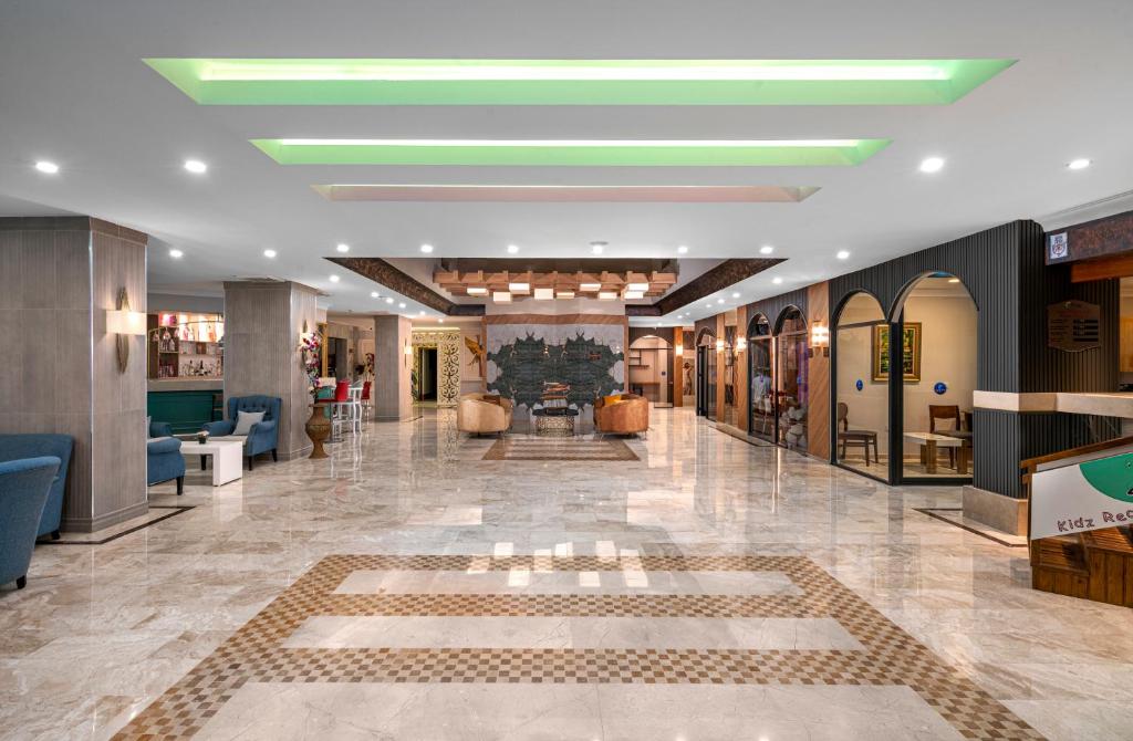 Club Big Blue Suit Hotel - All Inclusive Plus — Hotel building in Alanya