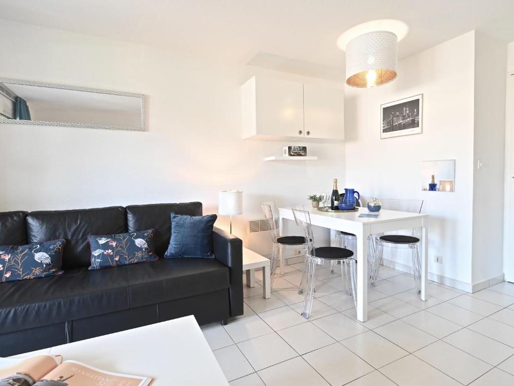 Studio Le Belvédère - R8 240 by Interhome - 3